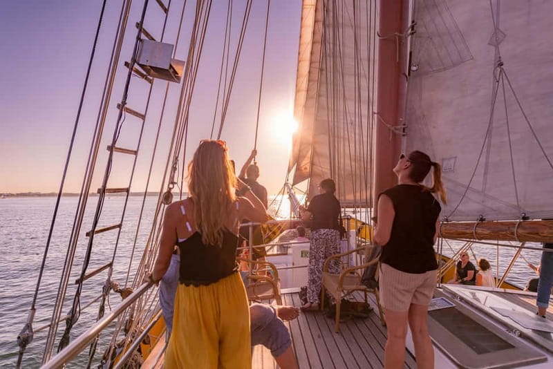 2h Sailing Trip on a Historic Tall Ship from the Pier - Two hours on the water: pacing and what you’ll see