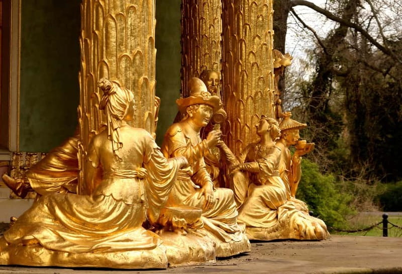 5h Potsdam private tour with Guide, Chauffeur & Photographer - Why the Mercedes V-Class and hotel pickup matter in real life