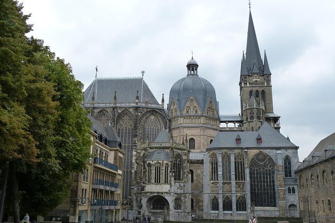 Aachen: Private Walking Tour With A Professional Guide - Starting in Front of the Aachener Dom: where the tour gets its momentum