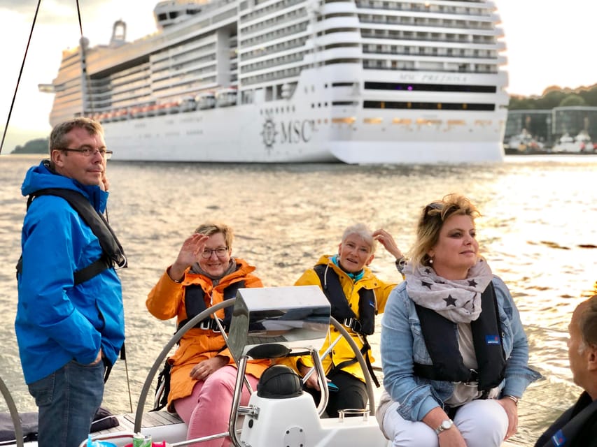 "After Work" - Sailing-Yacht Cruising Event, Hamburg/Elbe - The Weather Reality: What to Pack for Wind and Water