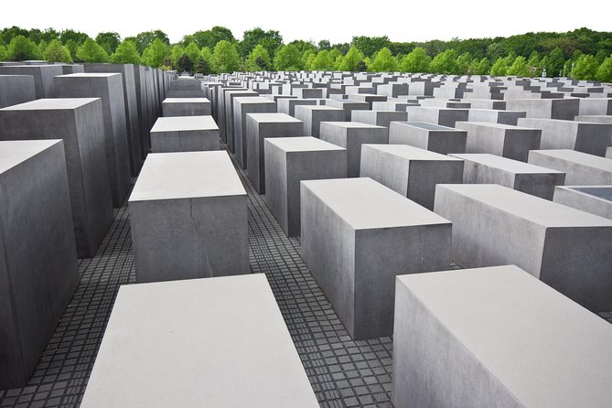 All-in-One Berlin Highlights on Foot: Private Walking Tour - Starting near Am Lustgarten, then walking into Brandenburg Gate