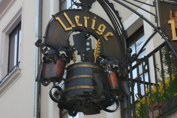 Altbier safari in Düsseldorf - Guides, jokes, and bilingual explanations that actually help
