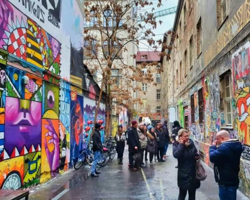 Alternative Berlin / Street art tour - Private group - Meeting point near Warschauer Straße, then straight into the alleys