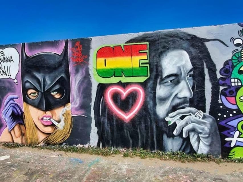 Alternative Berlin / Street art tour - Private group - The 3-hour private format: up to 20 people, one guide, lots of walking