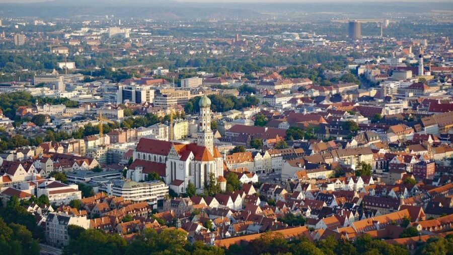 Augsburg: Historical Highlights Private Walking Tour - The guide experience: why private works better in Augsburg