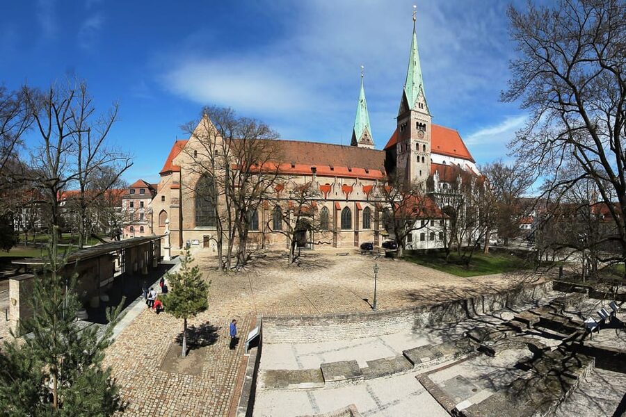 Augsburg: Illuminated Guided Evening Walking Tour - Why Augsburg looks better after dark than you expect