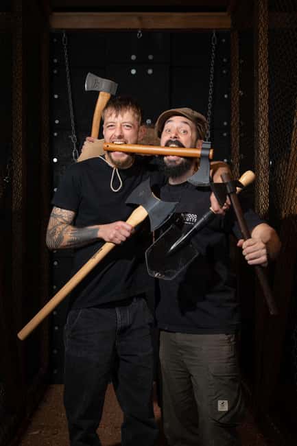 AXE THROWING & ENJOYING DRINKS IN COLOGNE'S FIRST AXE THROWING BAR - Private lanes and unlimited throws, how you actually get value