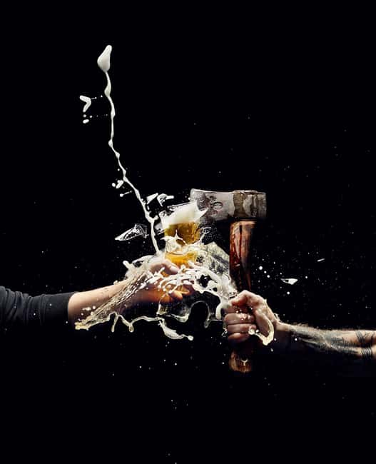 AXE THROWING & ENJOYING DRINKS IN COLOGNE'S FIRST AXE THROWING BAR - Price in Cologne: is $30 per person worth it?