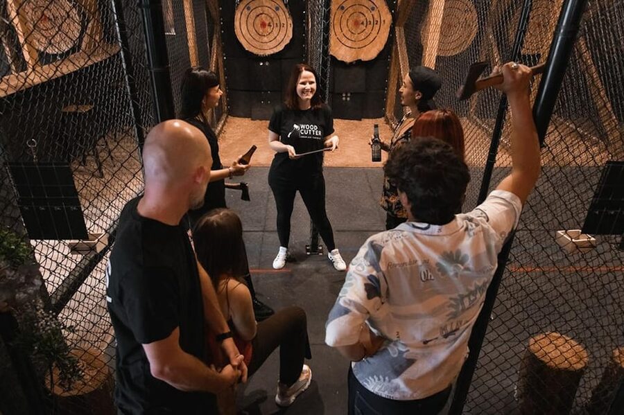 AXE THROWING EXPERIENCE IN BERLIN - Your 1-Hour Session: How the Time Actually Gets Used