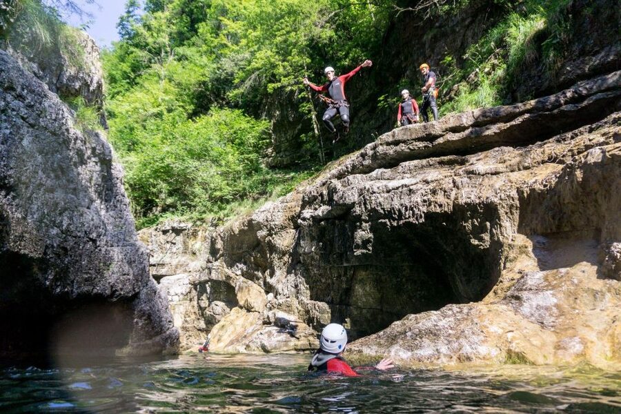 Bavaria: Schneizlreuth Canyoning for Beginners - Gear in the bag: what’s included, what’s optional, and how it fits