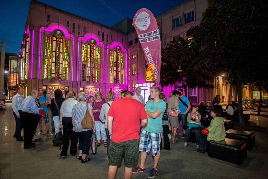 Berlin: 1.5-Hour Comedy Bus Tour in German - What you’ll see: Brandenburg Gate, Museum Island, and Unter den Linden