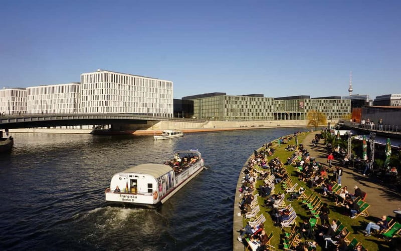 Berlin: 1-Hour Boat Tour with Bilingual Guide (Ger/Eng) - What this 1-hour Spree cruise is really good for