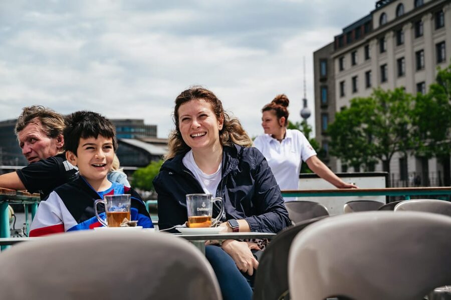 Berlin: 1-Hour City Sightseeing Cruise - Audio guide reality check: clarity, language choice, and sound levels