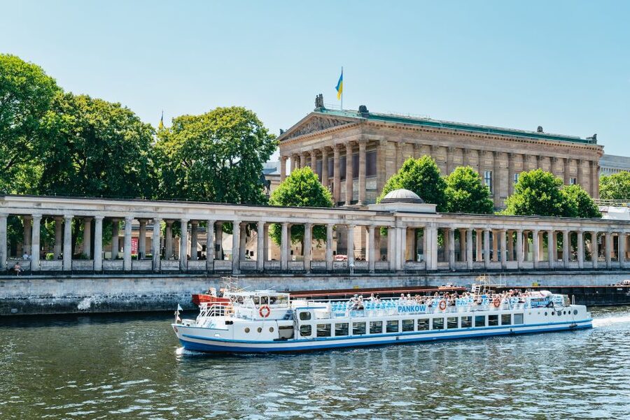 Berlin: 1-Hour City Tour by Boat with Guaranteed Seating - Key things that make this Spree cruise worth your hour