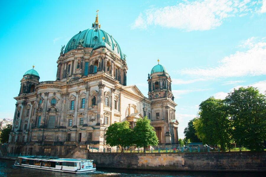 Berlin: 1-Hour Guided Tour of the Historic Center - Berlin Palace (New City Palace) and the government district feel