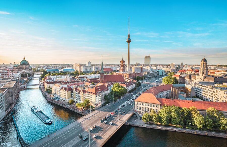 Berlin: 1-Hour Guided Tour of the Historic Center - Unter den Linden and Brandenburg Gate: the shortcut to Berlin’s identity