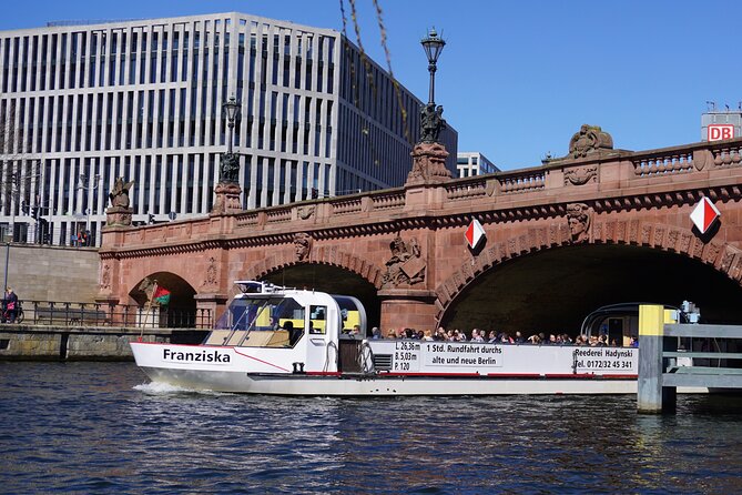 Berlin: 1-hr Boat Tour with Bilingual Live Guide (DE/EN) - Drinks, bar service, and the one thing to plan for