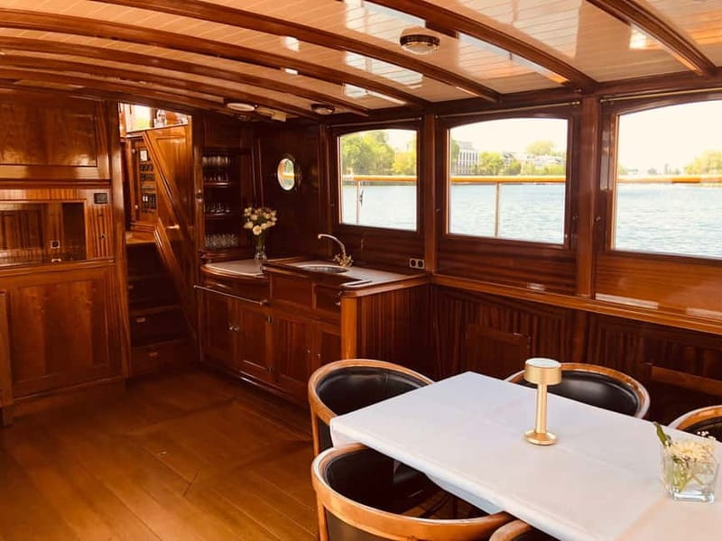 Berlin: 1h Boutiquestyle-Cruise on the Electric FITZGERALD - Who should book this cruise, and who might skip it