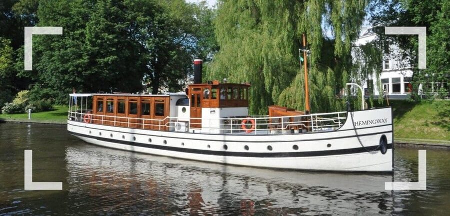 Berlin: 1h Boutiquestyle-Cruise on the Historic HEMINGWAY - Key Things You’ll Notice Right Away