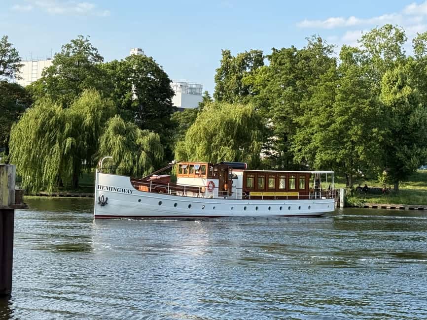Berlin: 1h Boutiquestyle-Cruise on the Historic HEMINGWAY - Contingency Reality: When Things Go Wrong, They Seem to Make It Right