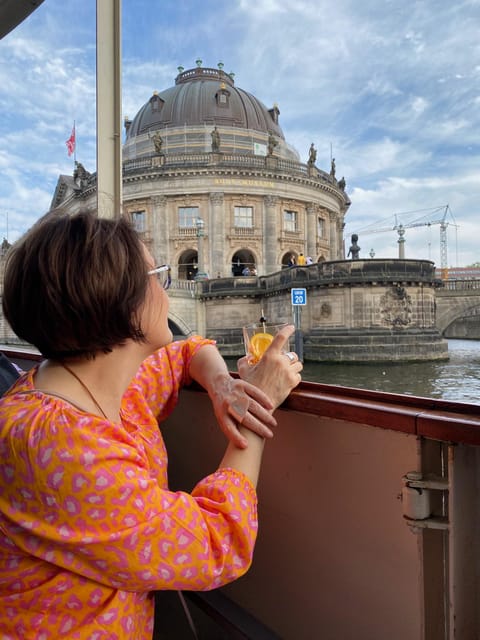 Berlin: 1h Boutiquestyle-Cruise on the Historic HEMINGWAY - The Quiet Factor: Electric Engine Makes the Difference