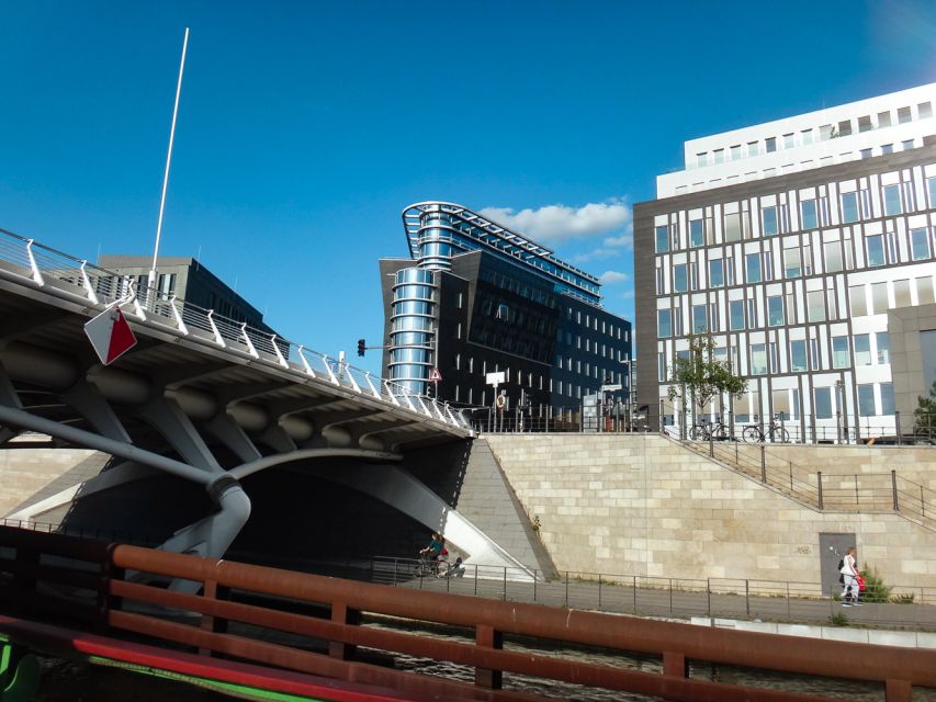 Berlin: 2.5-Hour East Side Boat Cruise with Commentary - Onboard comfort and how to pick your spot on sunny or rainy days