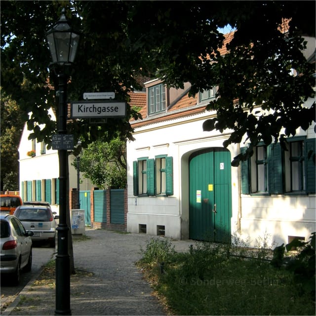 Berlin: 2.5-Hour Neighborhood Tour of Neukölln - Finding Your Bearings Around Richardplatz