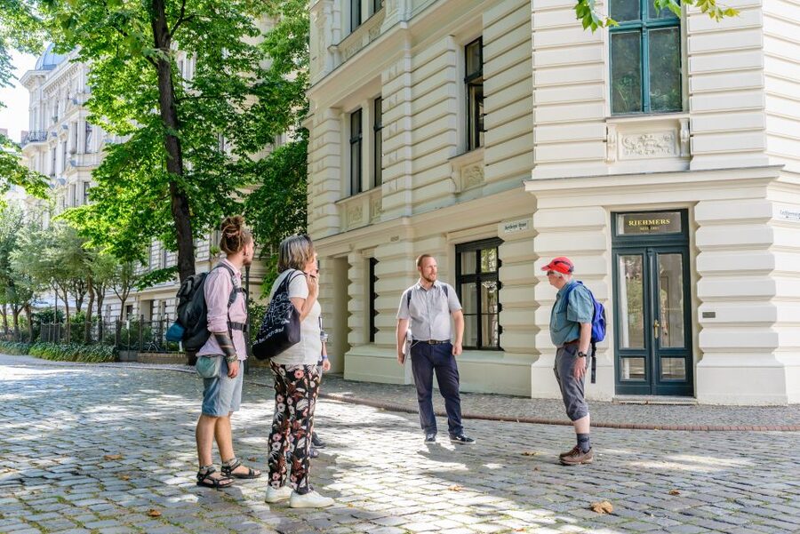 Berlin: 2.5-Hour Walking Tour through Kreuzberg 61 - Verband der deutschen Buchdrucker and the power of “ordinary” monuments