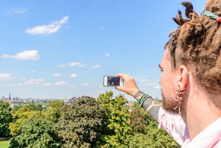 Berlin: 2.5-Hour Walking Tour through Kreuzberg 61 - Riehmers Hofgarten: the oasis effect you will remember