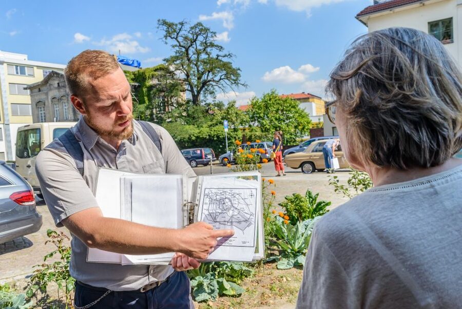 Berlin: 2.5-Hour Walking Tour through Kreuzberg 61 - Bergmannstraße: shopping street energy and the neighborhood ending point