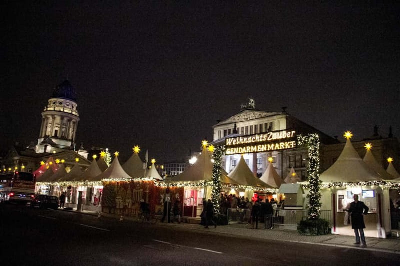Berlin: 2-Hour Christmas Lights Bus Tour incl. Mulled Wine - Unter den Linden and Festive Trees: Learning While You Look