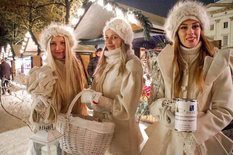 Berlin: 2-Hour Christmas Lights Bus Tour incl. Mulled Wine - The 30-Minute Christmas Market Stop: How to Use It