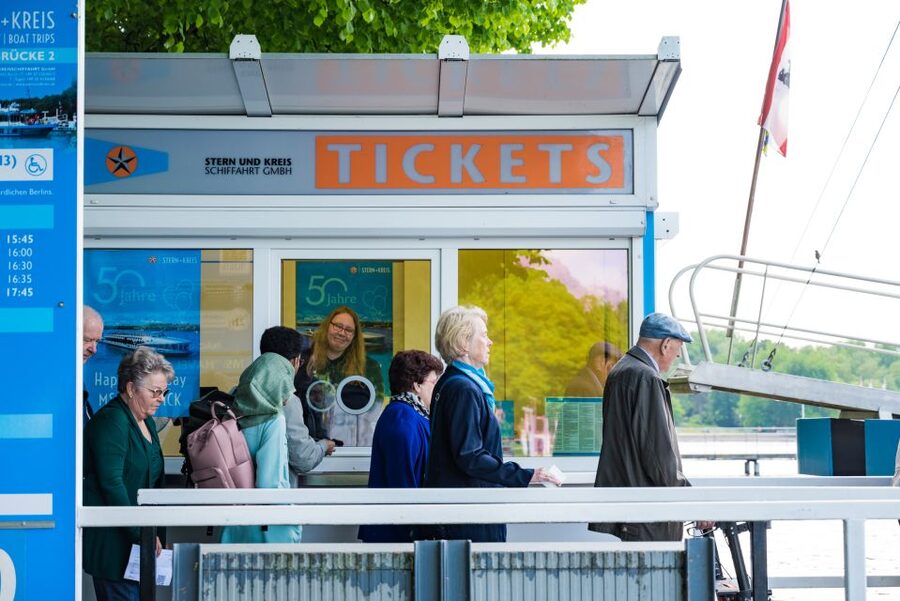 Berlin: 2-Hour Lake Oberhavel Cruise from Tegel - The return route over Saatwinkler Enge and the island views