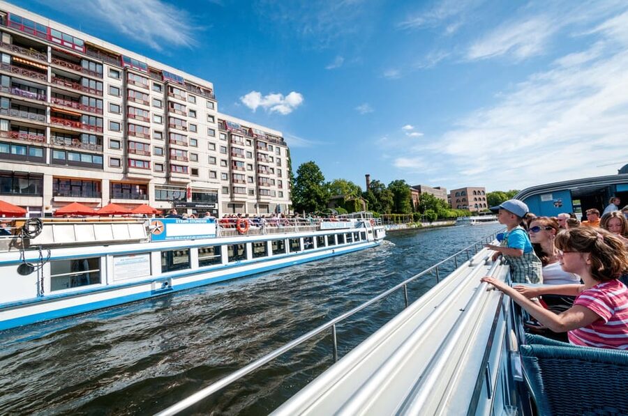 Berlin: 3.25-Hour Spree & Landwehrkanal Boat Tour - Audio Guide Reality Check: English Options, Headphone Tips, and Volume Issues