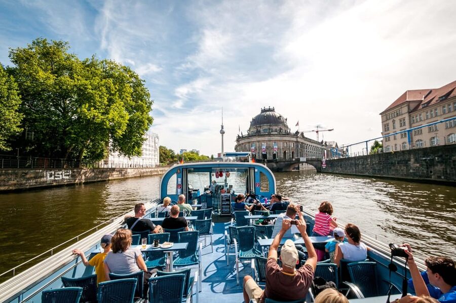Berlin: 3.25-Hour Spree & Landwehrkanal Boat Tour - Deck Comfort, Drinks, and On-Board Food You Can Actually Plan Around
