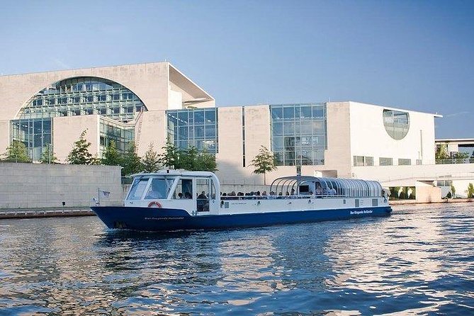 Berlin 3-Course Dinner Cruise - Drinks: what’s included, and why cash for extras matters