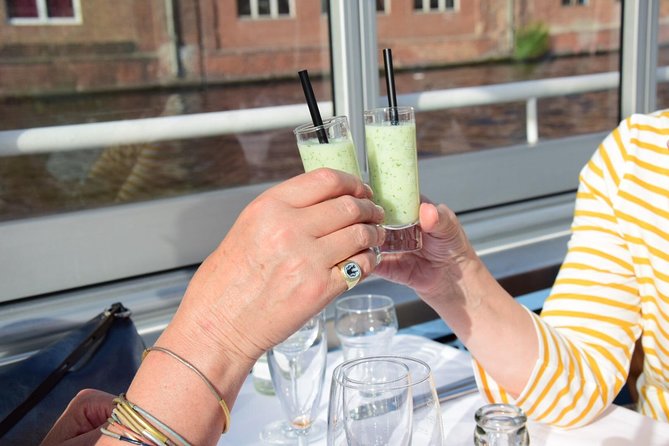 Berlin 3-Course Dinner Cruise - Sunset photos and onboard comfort, especially when the roof changes