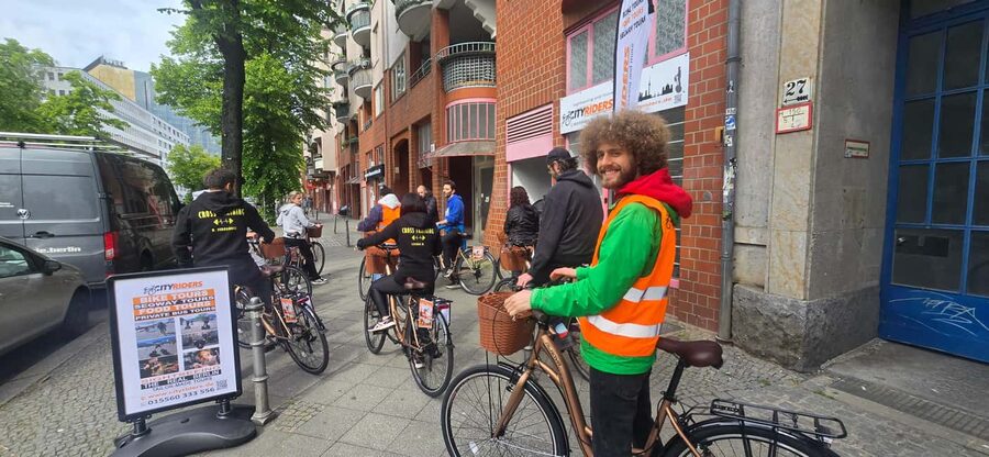 Berlin: 3-hour bike tour - A journey through time in the capital - Museum Island: UNESCO architecture without the museum ticket