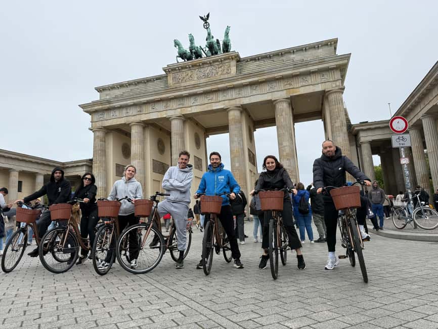 Berlin: 3-hour bike tour - A journey through time in the capital - Tiergarten reset: cycling, a 30-minute break, and “Berlin in green”