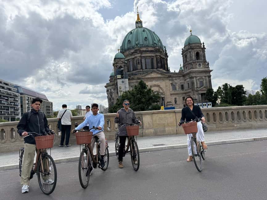 Berlin: 3-hour bike tour - A journey through time in the capital - Victory Column and the Else: big views without the long stop times