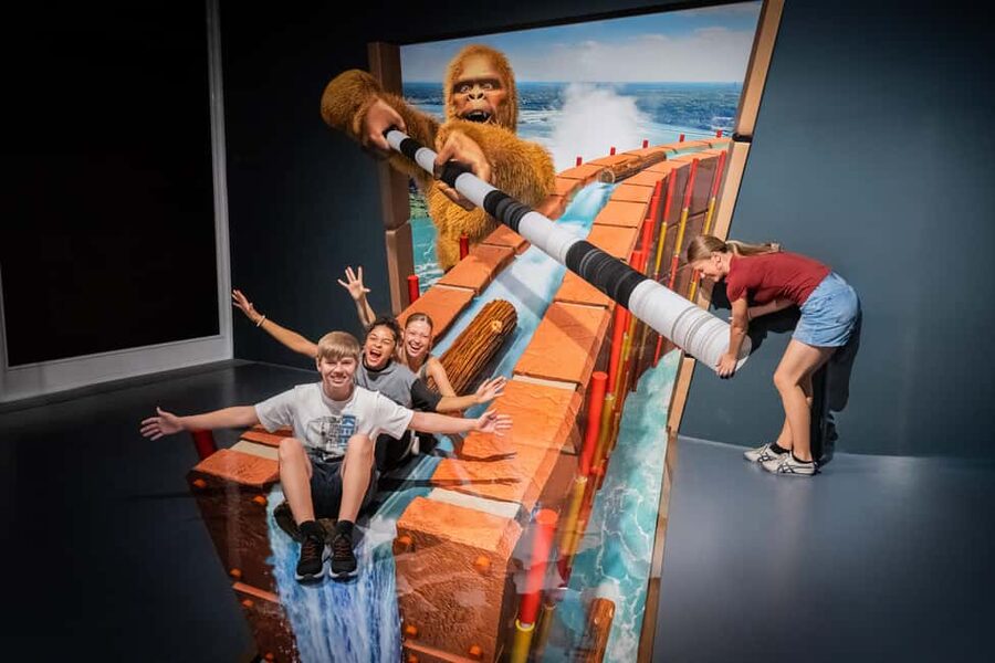 Berlin: 3D TrickArt Museum - Tickets - Walking through the themed 3D scenes like a photo game