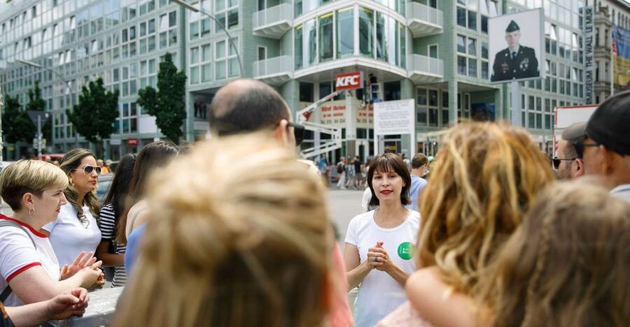 Berlin: 4-Hour Guided Highlights Tour in Spanish - Key things that make this tour worth your time