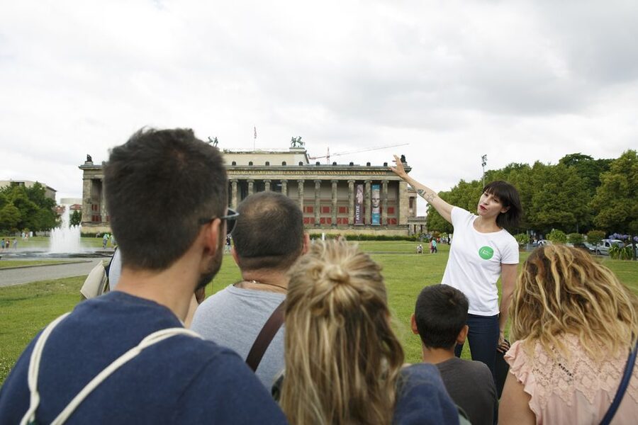 Berlin: 4-Hour Guided Highlights Tour in Spanish - Why Berlin’s Wall story fits a walking highlights tour