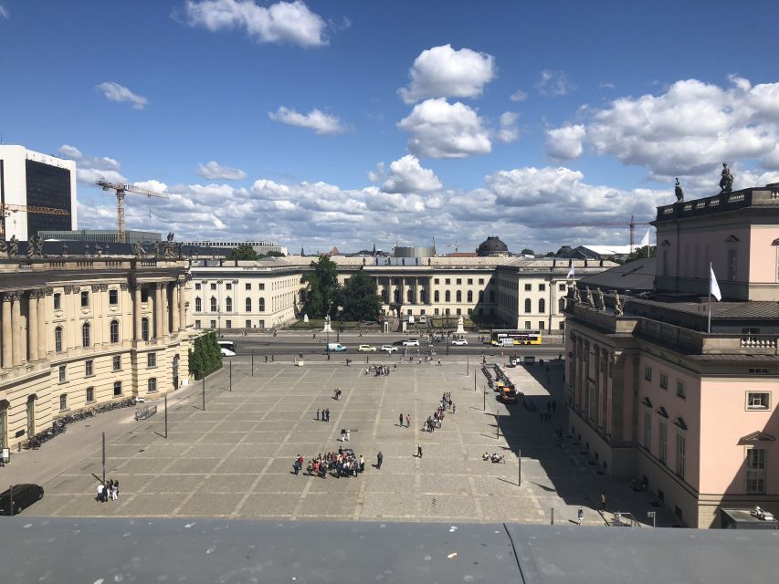 Berlin: 4-Hour Guided Highlights Tour in Spanish - Museum Island and the Berliner Dom zone, where the city feels official