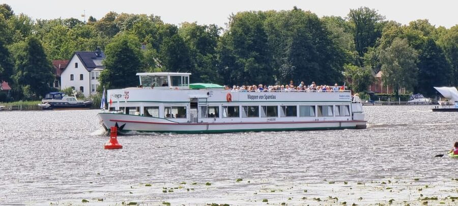 Berlin: 7 Lakes Boat Tour through the Havel Landscape - Babelsberg Palace and Glienicke Bridge, The Architecture and Border History Moment