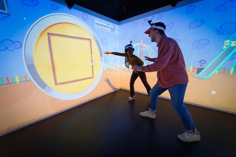 Berlin, Alexanderplatz: Leisure experience in the Immersive Gamebox - What Happens Inside the Projection Rooms