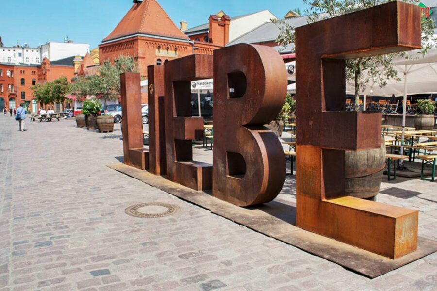Berlin: Alternative Berlin Walking Tour - Mitte on foot: cafés, local shops, and the East-West vibe shift