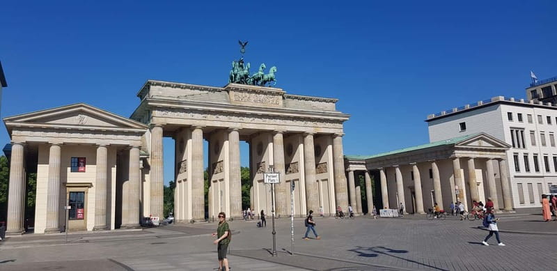 Berlin Beers & Battlefields Tour: War History & German Beer - The Reichstag meets the memorials: Sinti and Roma, not just soldiers