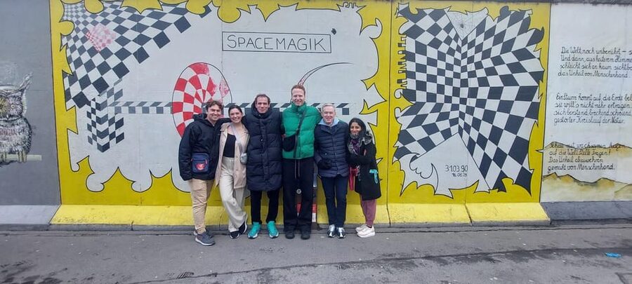 Berlin: Berlin Wall & East Side Gallery Walking Tour - Your 2-hour route: what each stop adds to the story