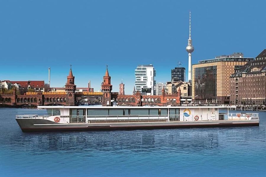 Berlin boat tour| Berlin highlight tour with solar boat on the Spree - Why this solar boat cruise feels more relaxing than the usual Berlin tour